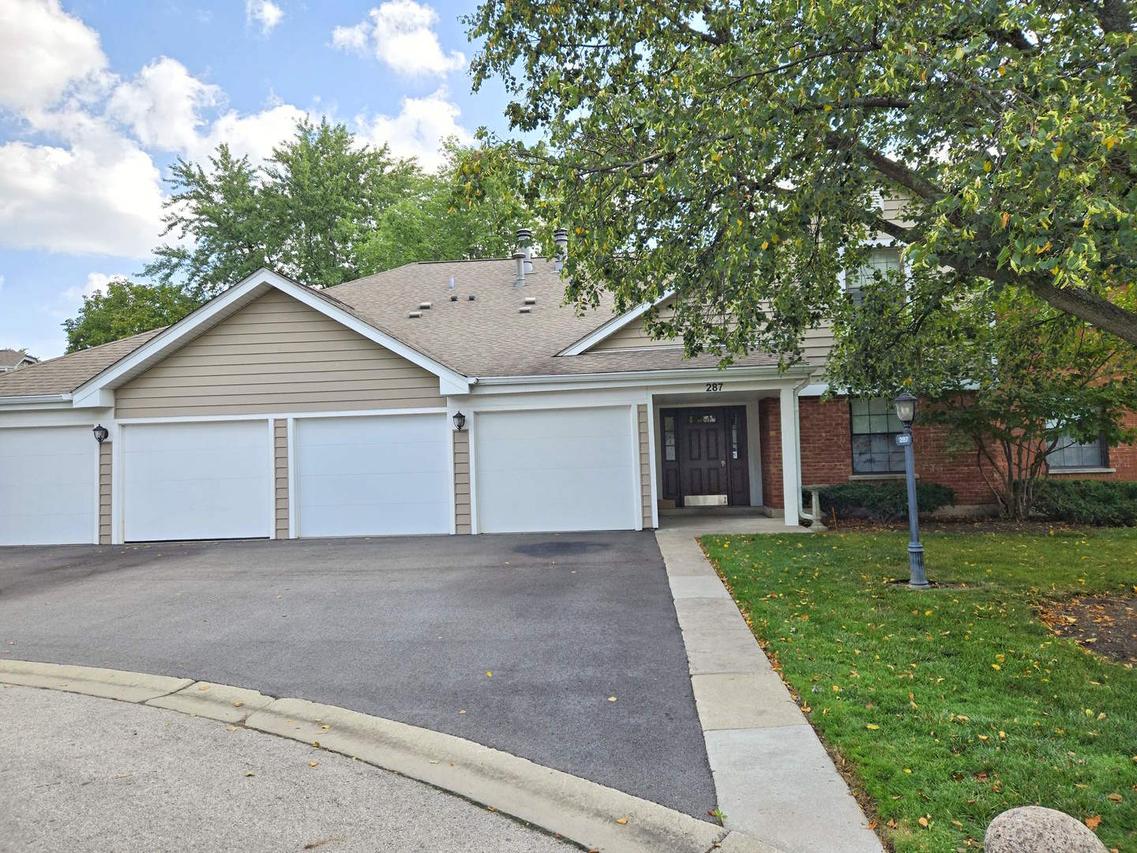 287 Pembridge Ln. #B2, Schaumburg, IL 60193