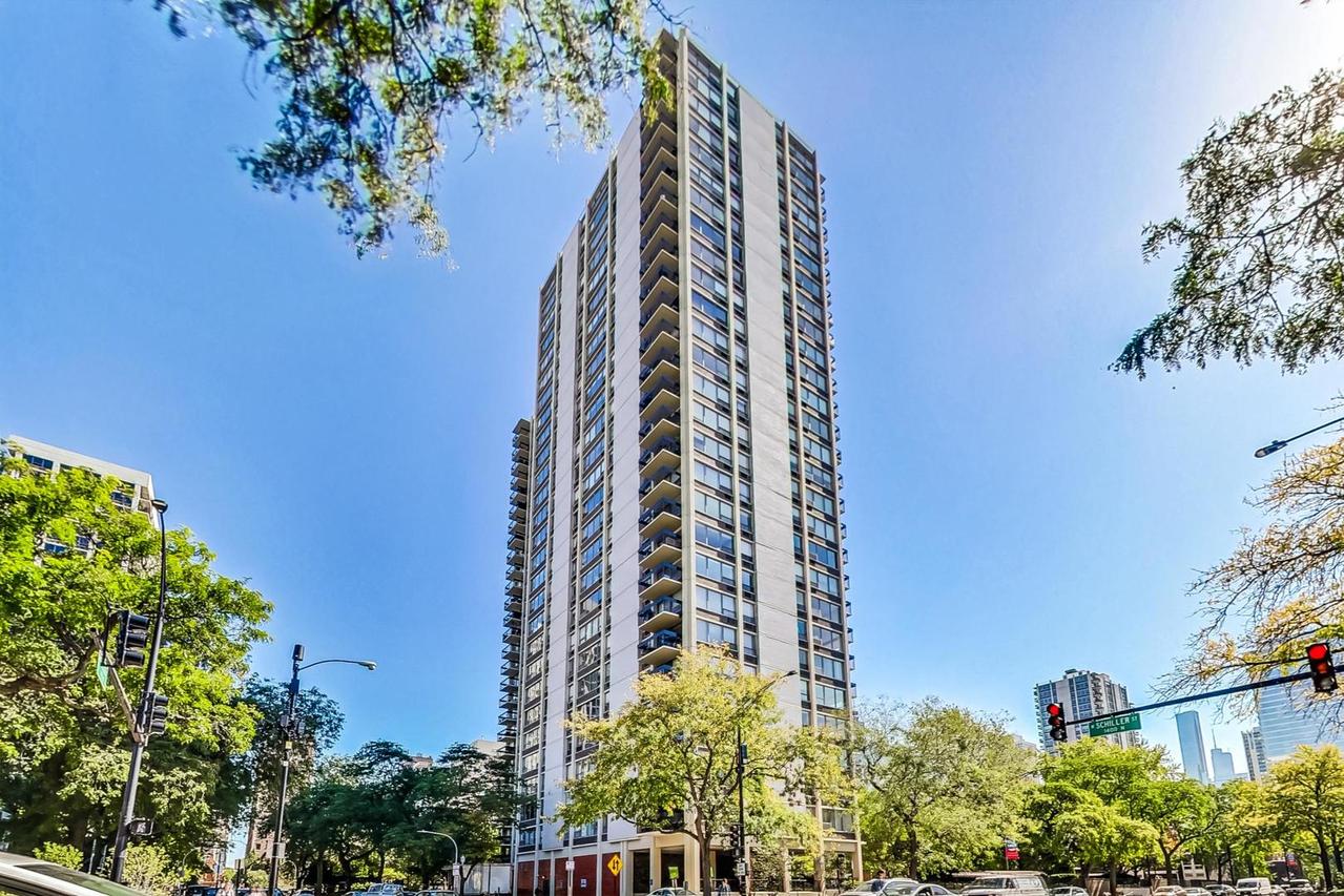 1360 N Sandburg Ter. #1910, Chicago, IL 60610