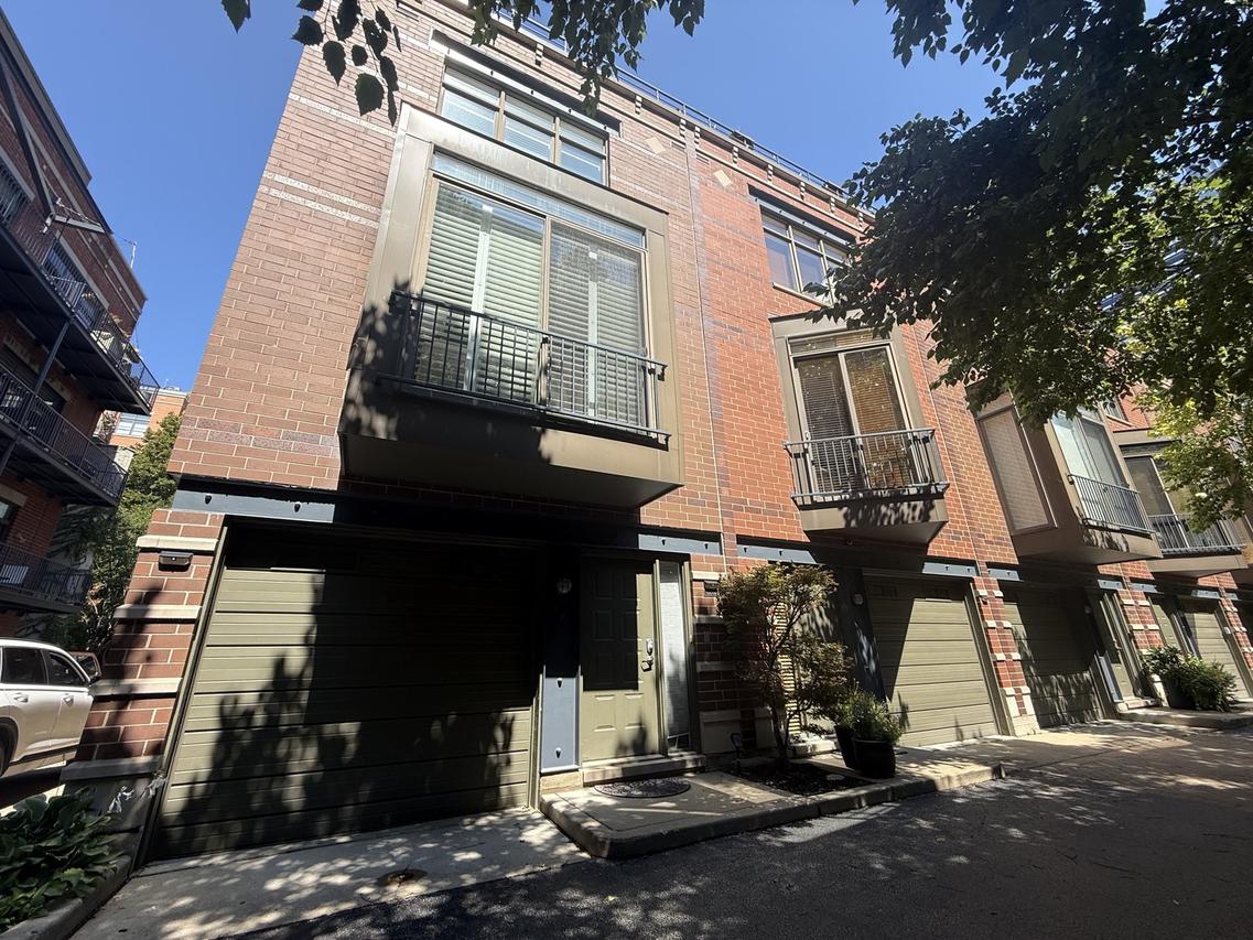 310 N Clinton St. #A, Chicago, IL 60661