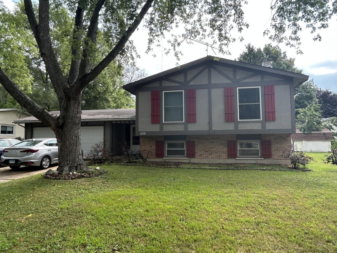 699 Darlington Ln., Crystal Lake, IL 60014
