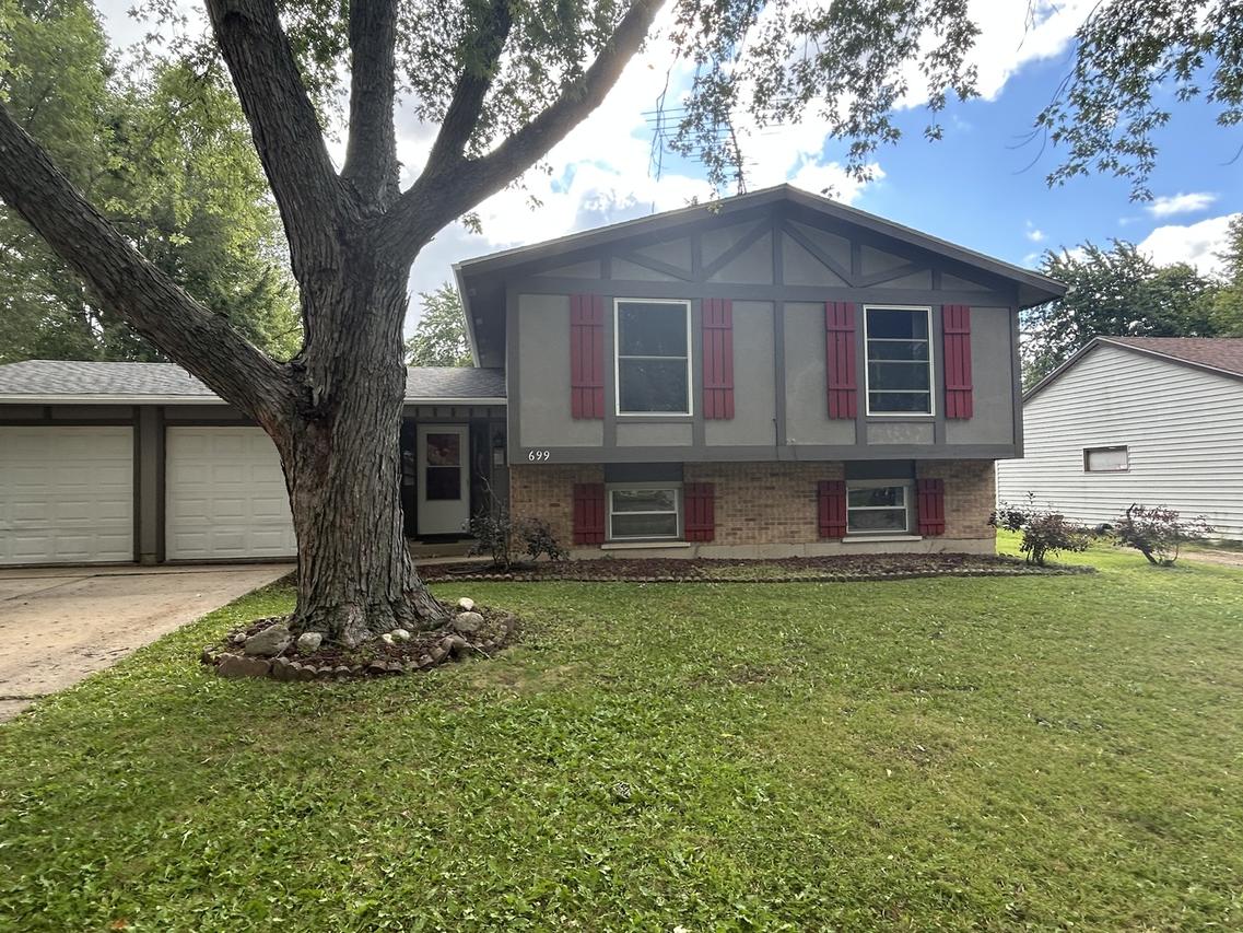 699 Darlington Ln., Crystal Lake, IL 60014