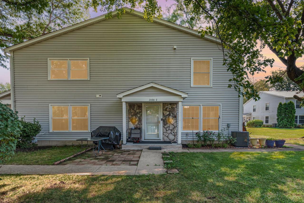1400 N Glen Cir. #C, Aurora, IL 60506