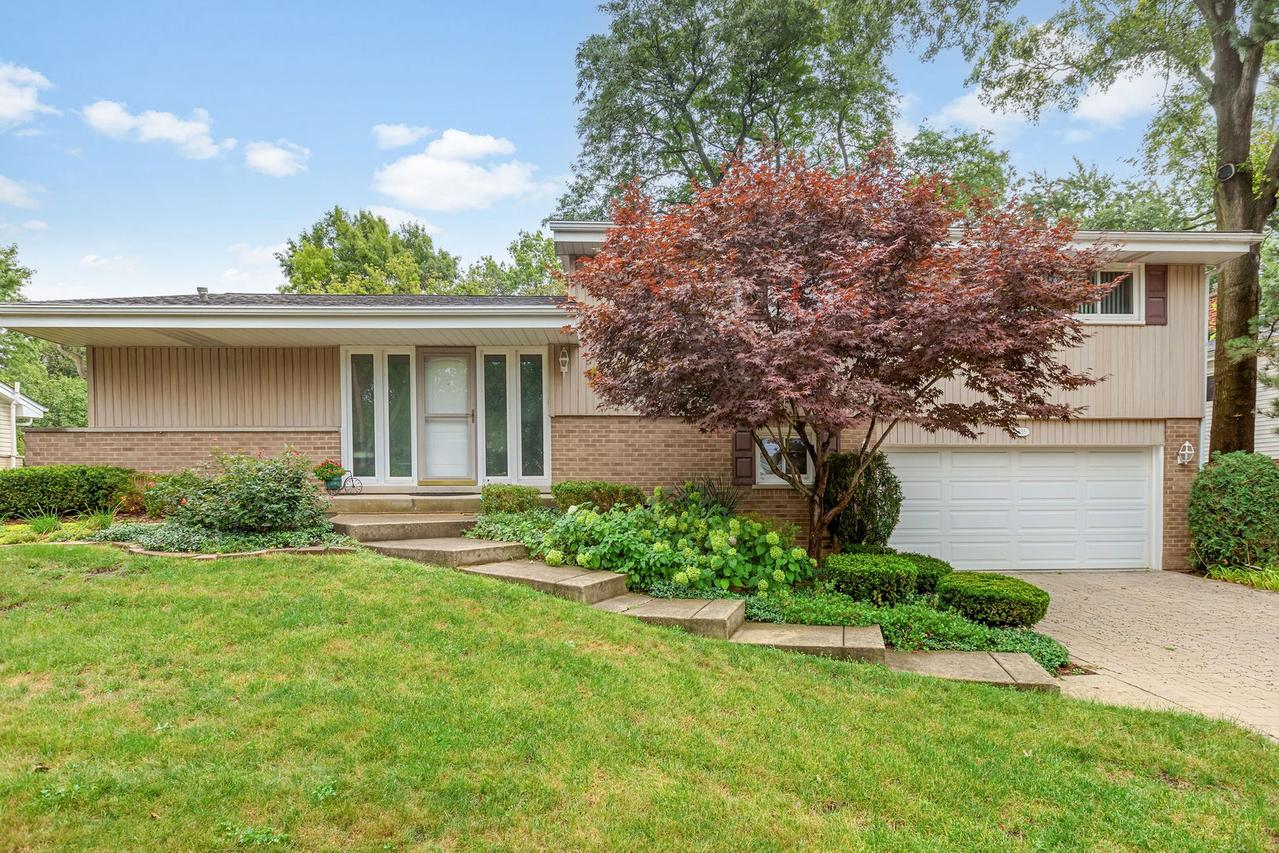 1835 Barberry Rd., Northbrook, IL 60062