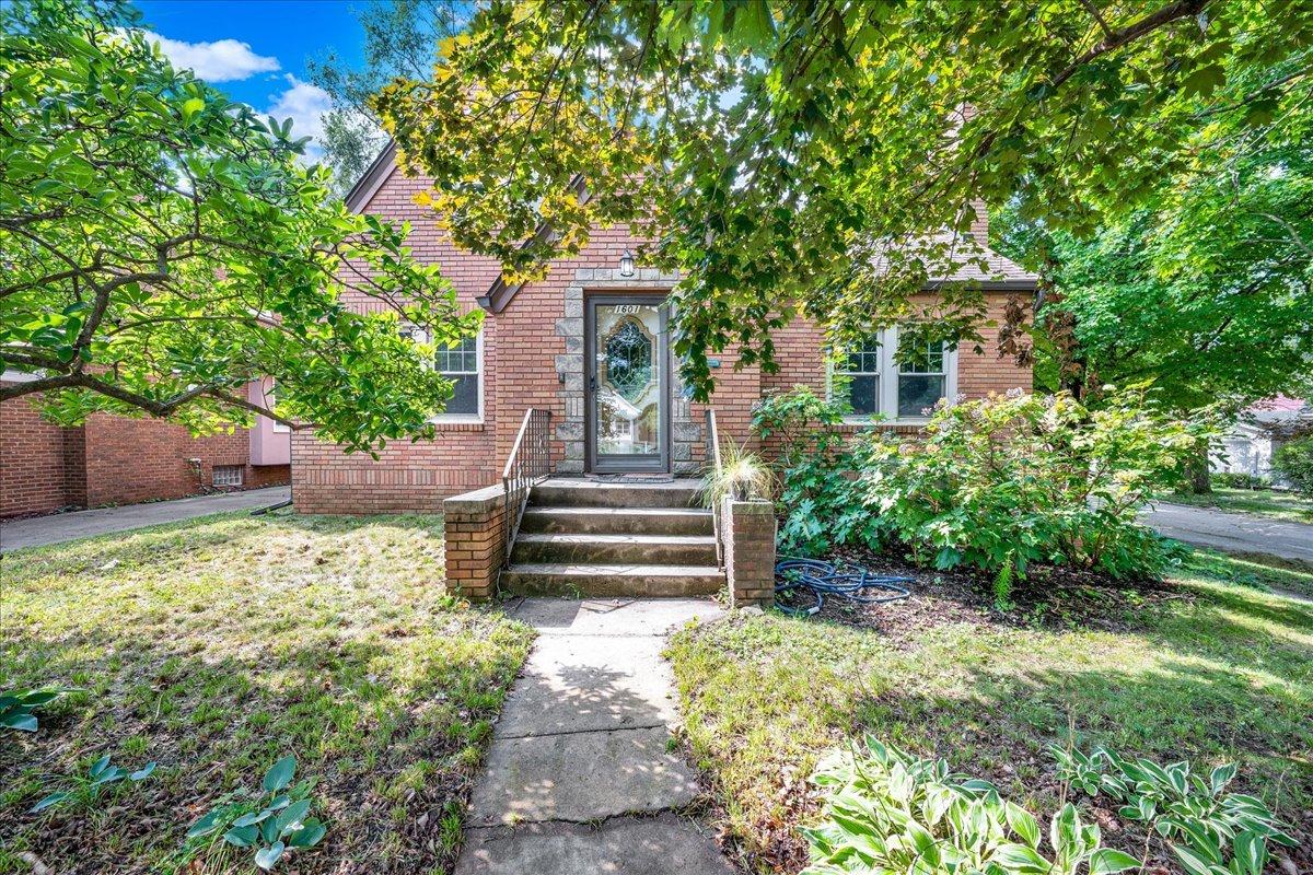 1601 E Oakland Ave., Bloomington, IL 61701