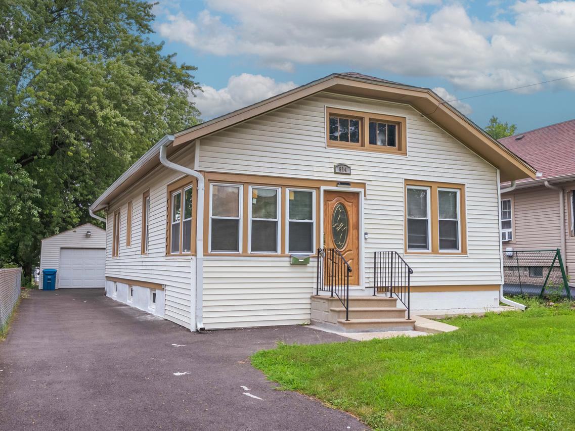 814 5th Ave., Aurora, IL 60505