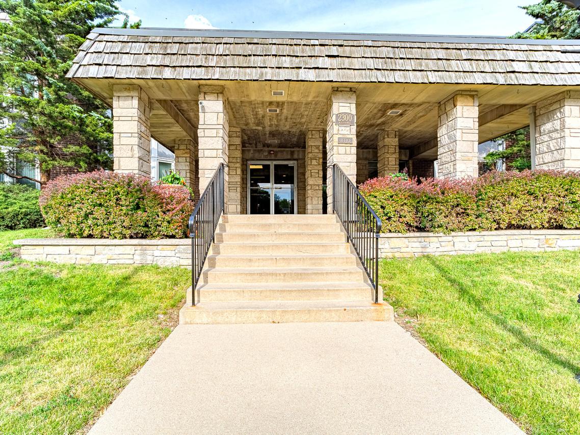 2300 Windsor Mall #2G, Park Ridge, IL 60068