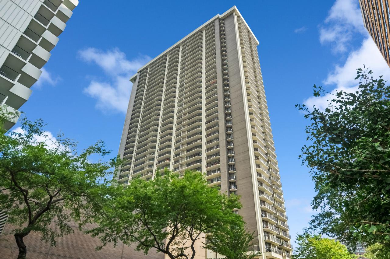 6007 N Sheridan Rd. #38G, Chicago, IL 60660