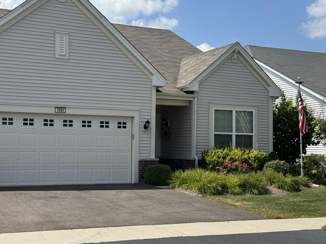 1666 Francis Dr., Pingree Grove, IL 60140