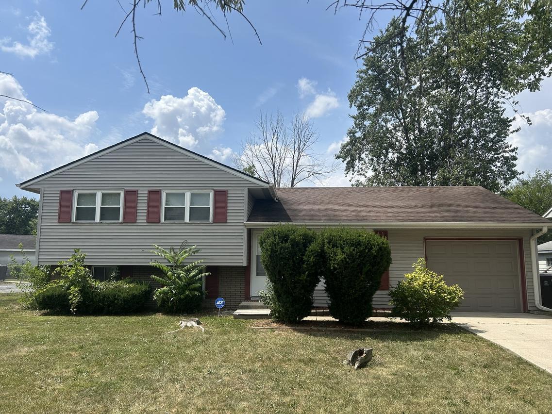 16 N Elm Ln., Glenwood, IL 60425