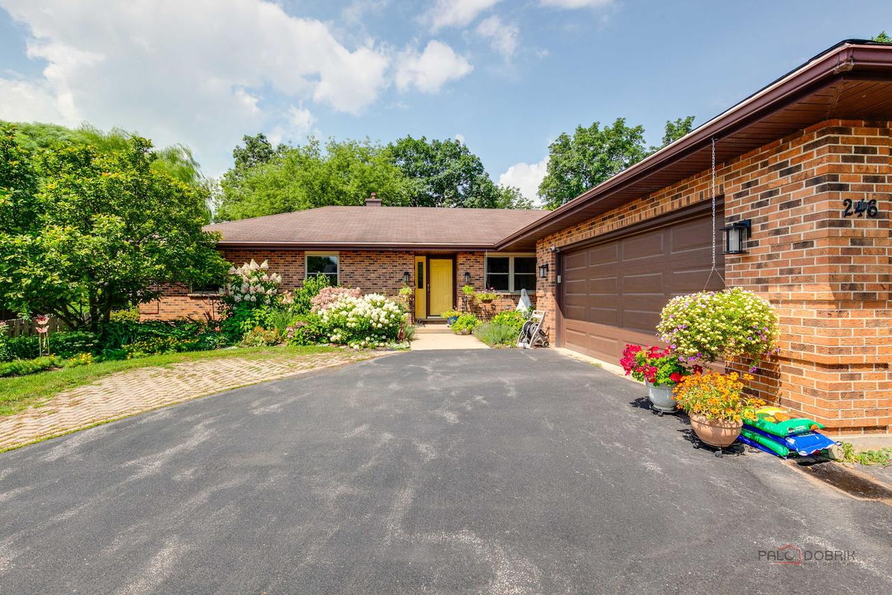 246 N Greenleaf St., Gurnee, IL 60031