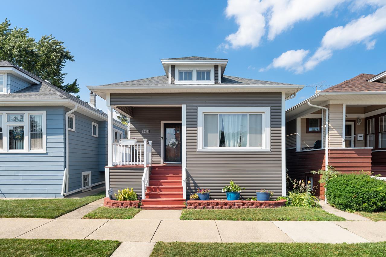 5428 W Byron St., Chicago, IL 60641
