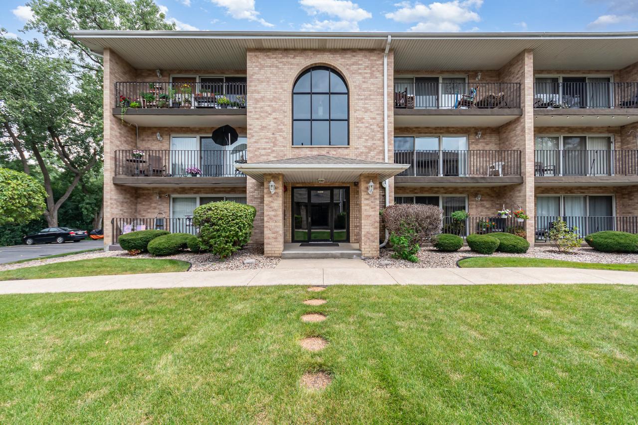 10238 Southwest Hwy. #2C, Chicago Ridge, IL 60415
