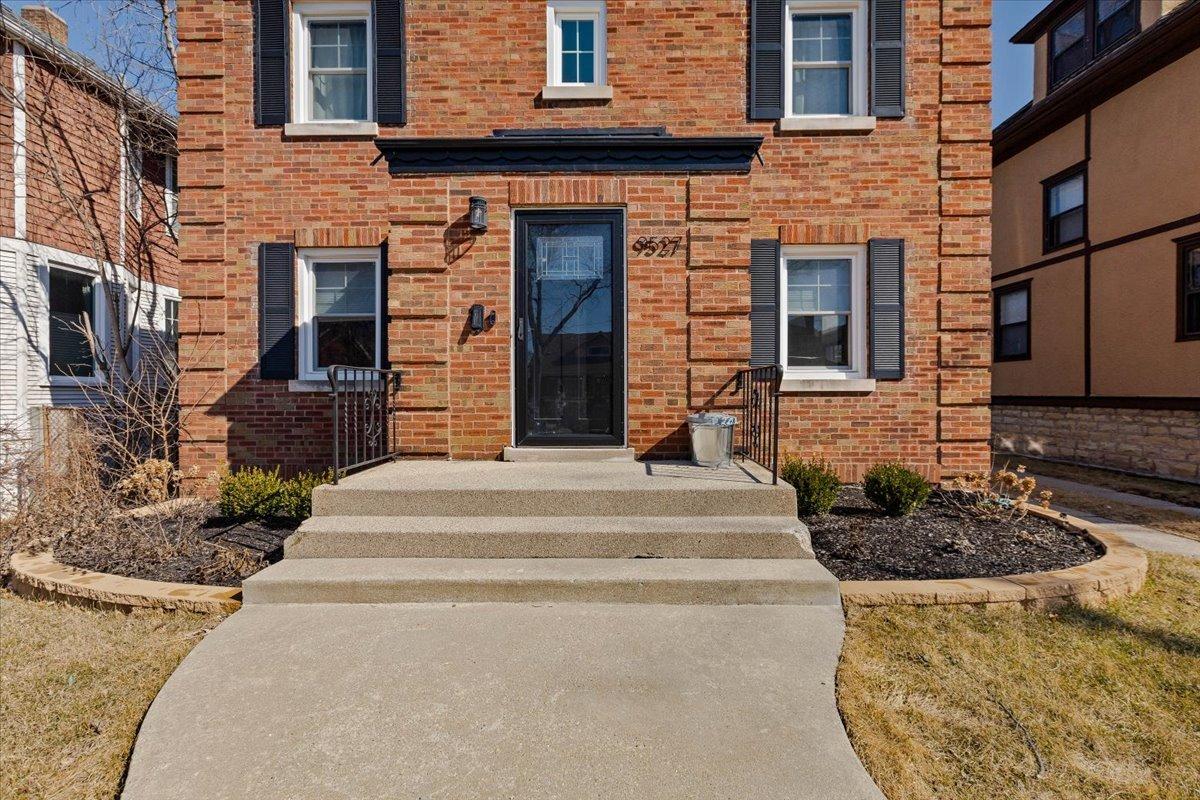 9527 S Damen Ave., Chicago, IL 60643