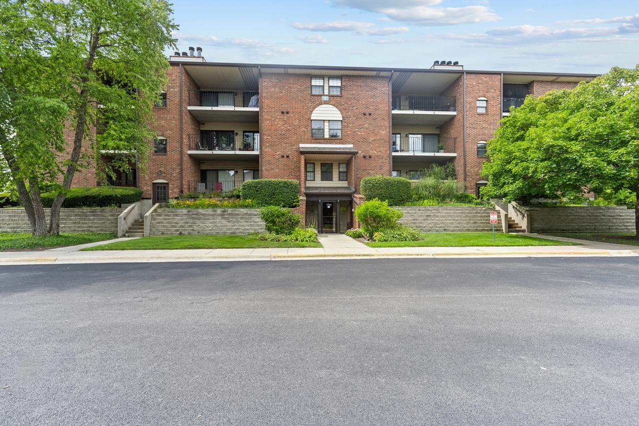 720 Weidner Rd. #302, Buffalo Grove, IL 60089