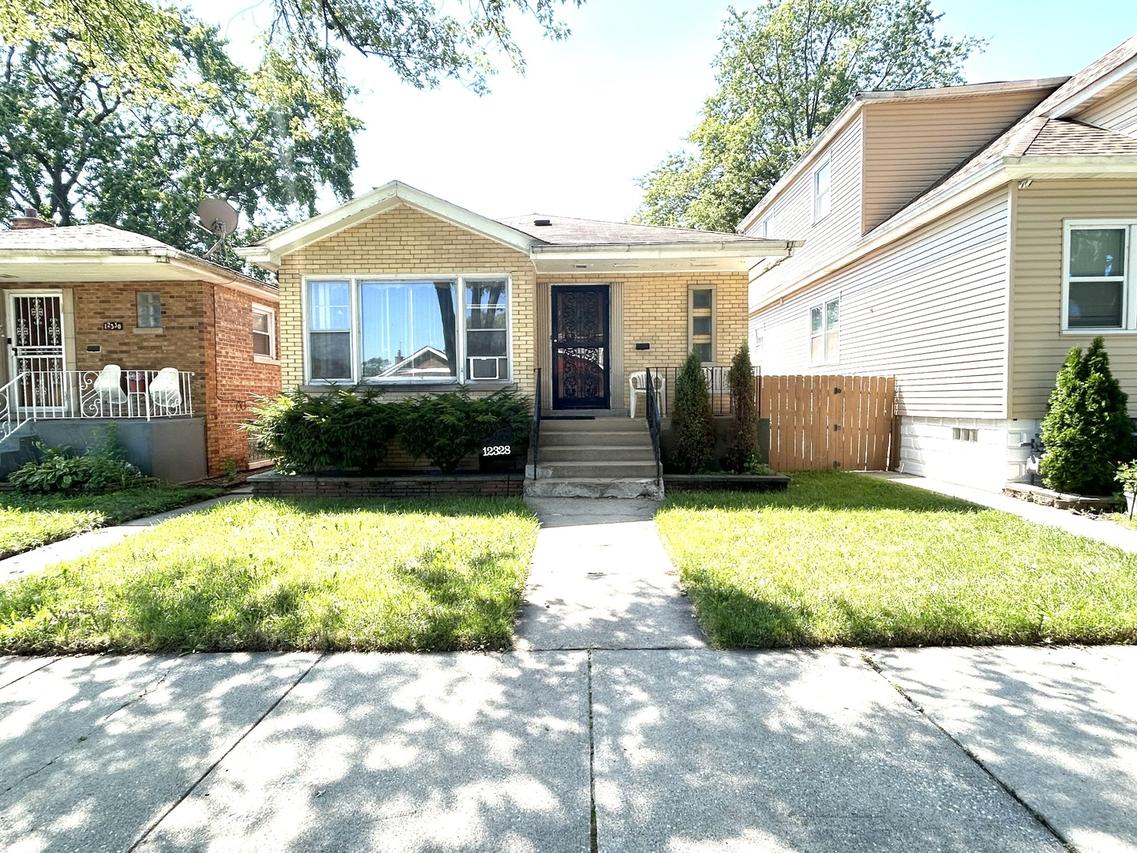 12328 S Carpenter St., Calumet Park, IL 60827