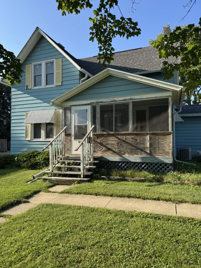 902 W 7th St., Sterling, IL 61081