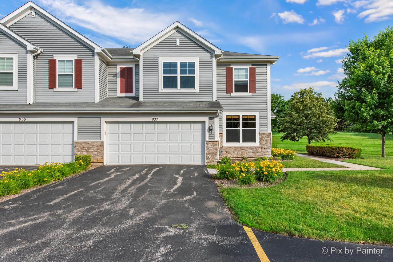 937 Emerald Dr., Pingree Grove, IL 60140