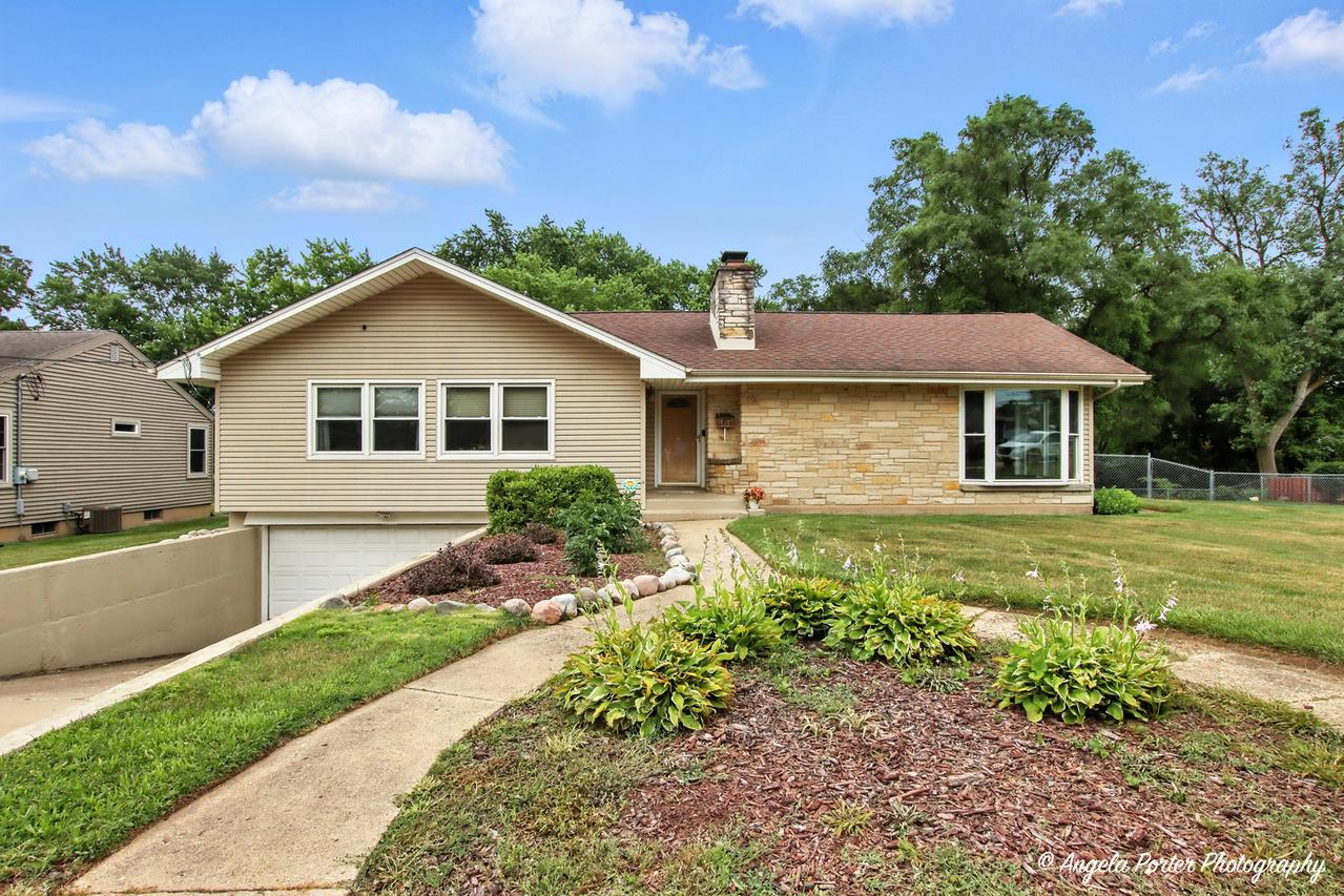 1405 Bayview Dr., Johnsburg, IL 60051