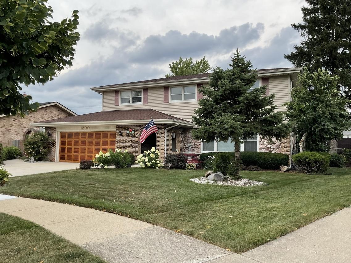 1200 W Palm Dr., Mount Prospect, IL 60056