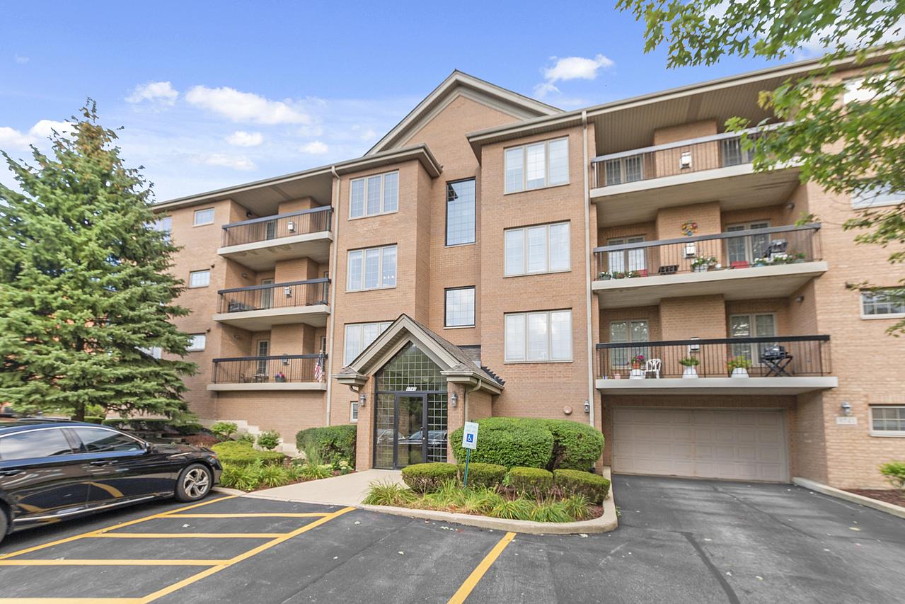 6743 S Pointe Dr. #2A, Tinley Park, IL 60477