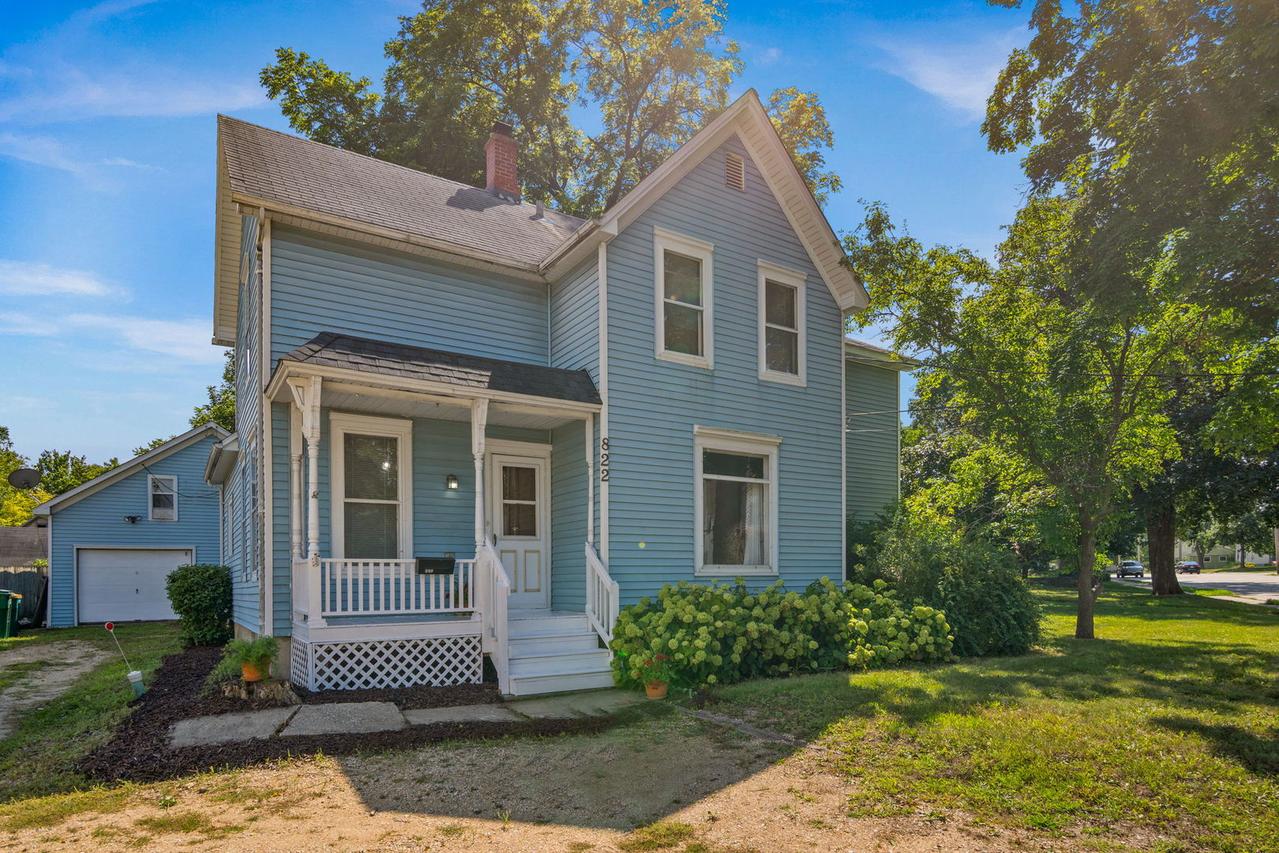 822 Dekalb Ave., Sycamore, IL 60178