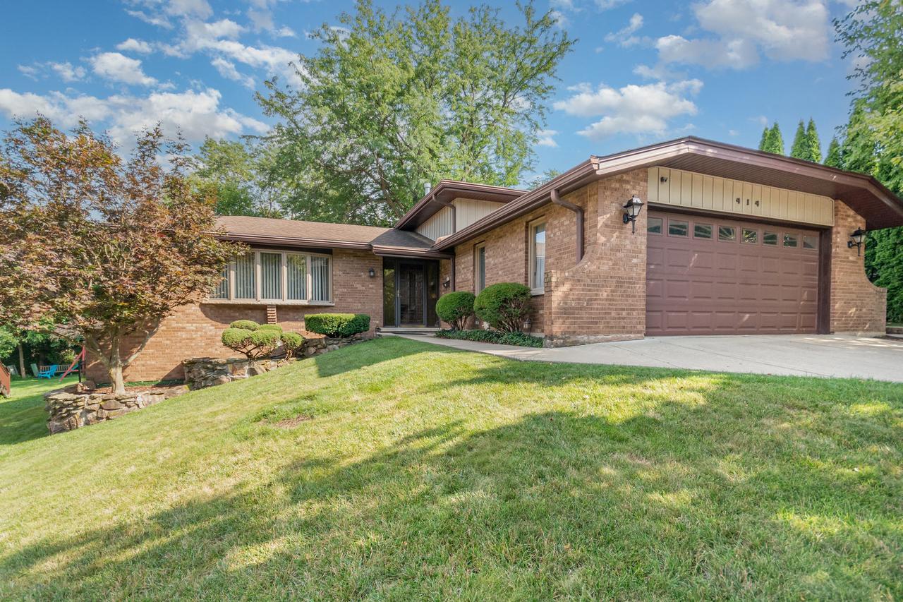 414 Hillview Ct., Lemont, IL 60439