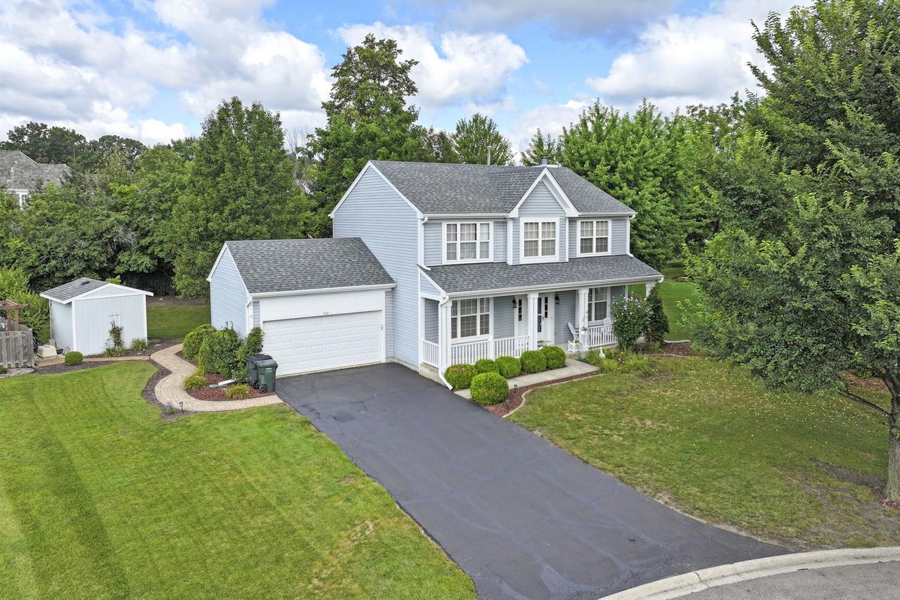 586 Harvard Ct., Lindenhurst, IL 60046