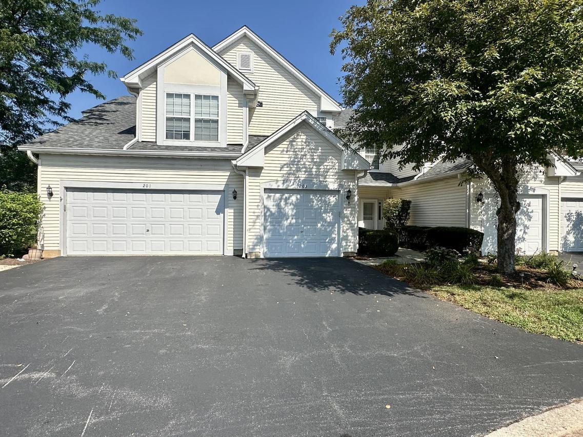 203 Canterbury Ct., Oswego, IL 60543