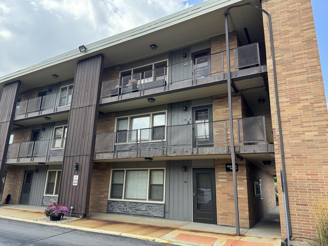 9614 W Higgins Rd. #3A, Rosemont, IL 60018