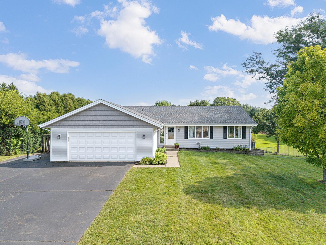 9479 Sagewood Dr., Roscoe, IL 61073