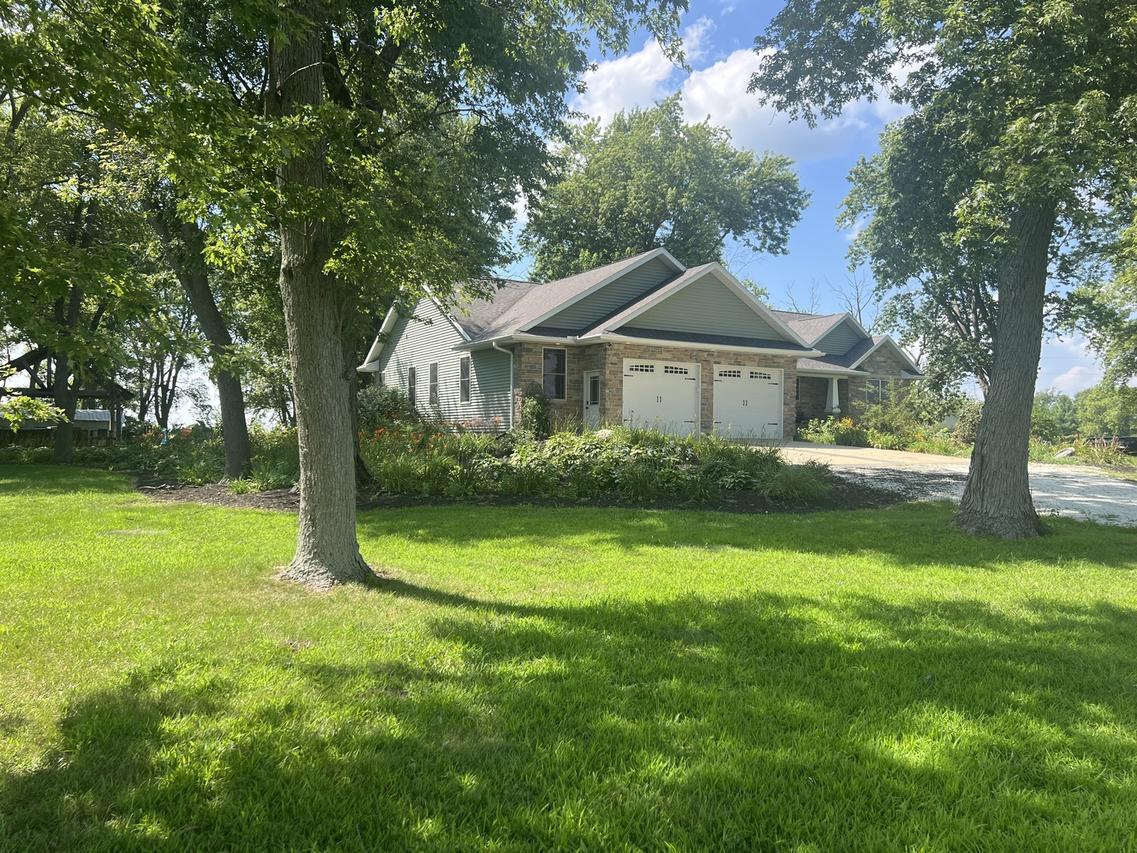 3185 N 1200 East Rd., Clifton, IL 60927