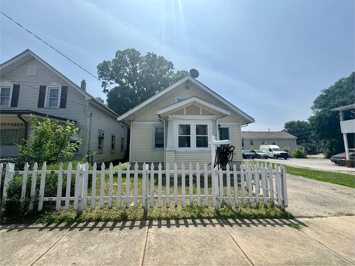 109 Seminary Ave., Aurora, IL 60505