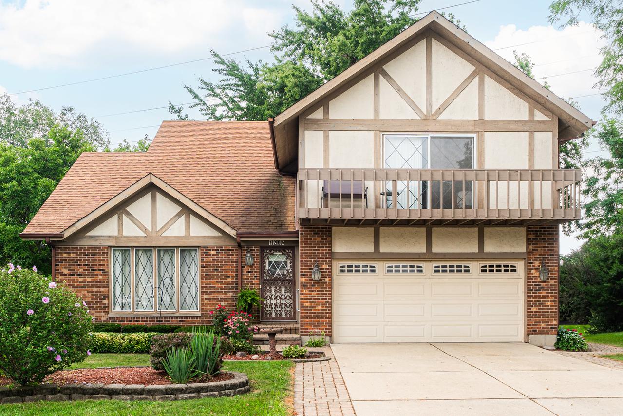 1205 N Scarlet Dr., Addison, IL 60101
