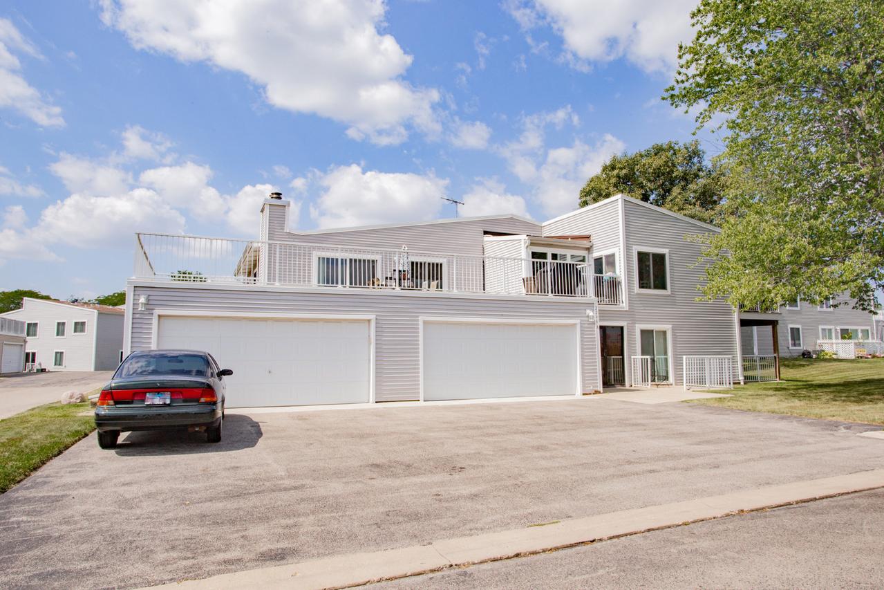 2246 N Baldwin Way #1A, Palatine, IL 60074