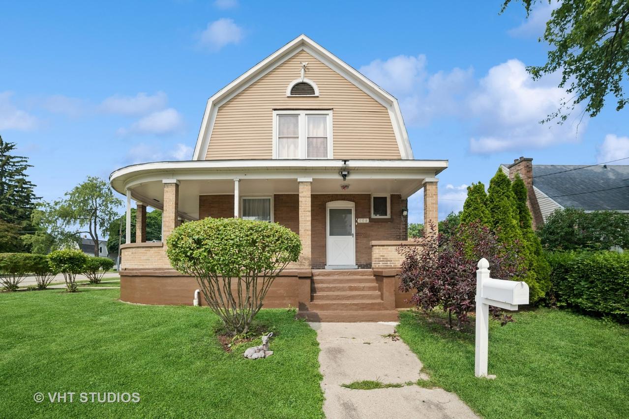 558 N Crystal St., Elgin, IL 60123