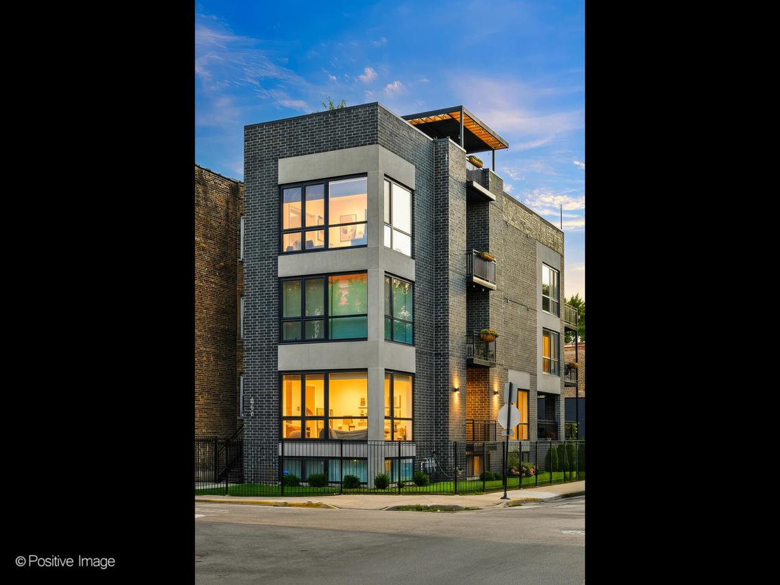 856 N Campbell Ave. #3, Chicago, IL 60622