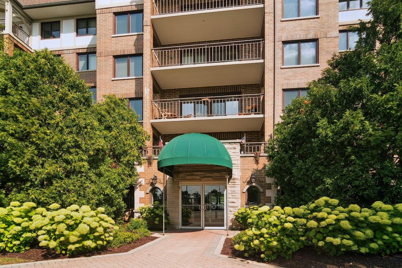 15 S Pine St. #506A, Mount Prospect, IL 60056