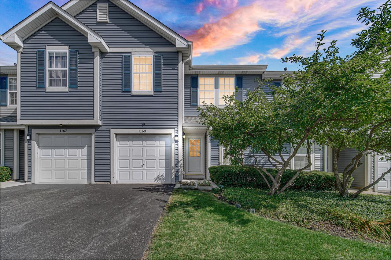 1163 Whispering Hills Dr., Naperville, IL 60540