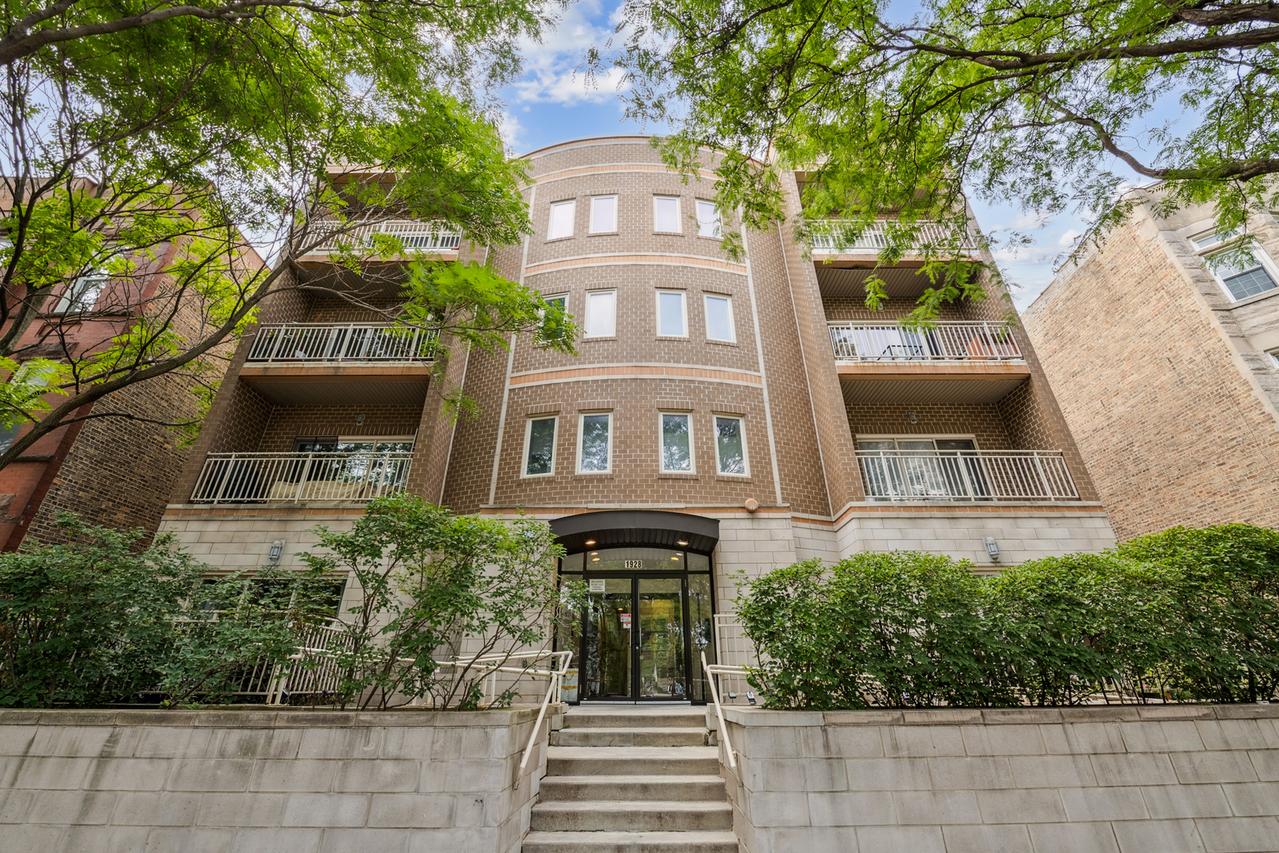 1928 N Kedzie Ave. #306, Chicago, IL 60647