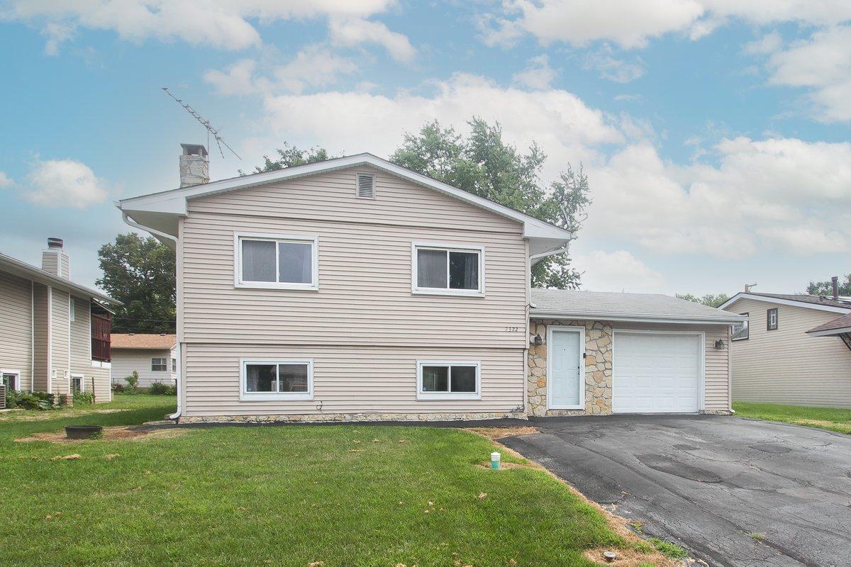 2322 Arrow St., Carpentersville, IL 60110