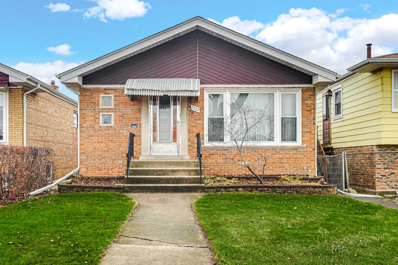 7723 Melvina Ave., Burbank, IL 60459