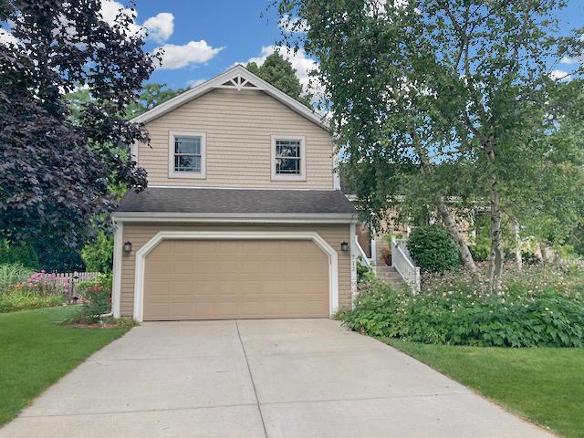 712 Castle Rock Ct., West Dundee, IL 60118