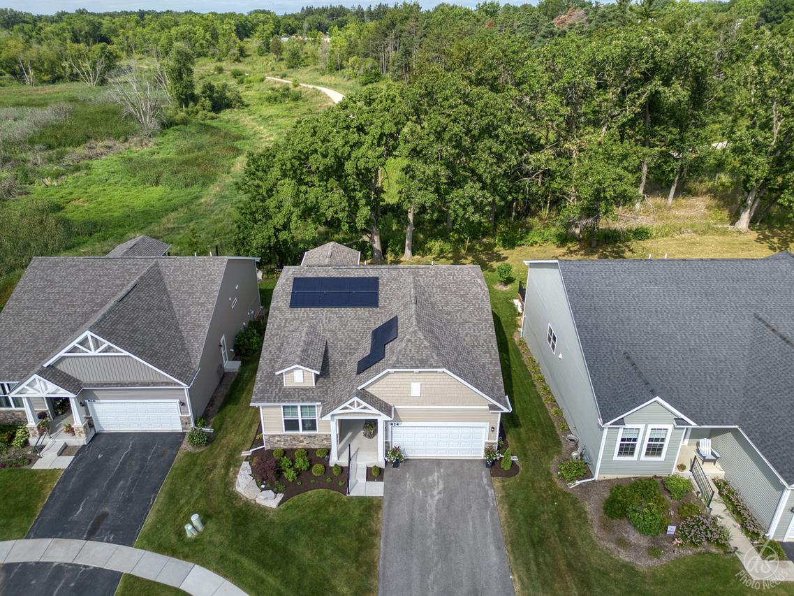 824 Spring Dr., Lindenhurst, IL 60046