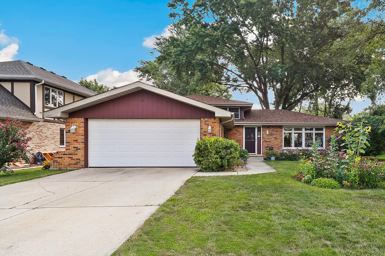 10153 S 87th Ave., Palos Hills, IL 60465