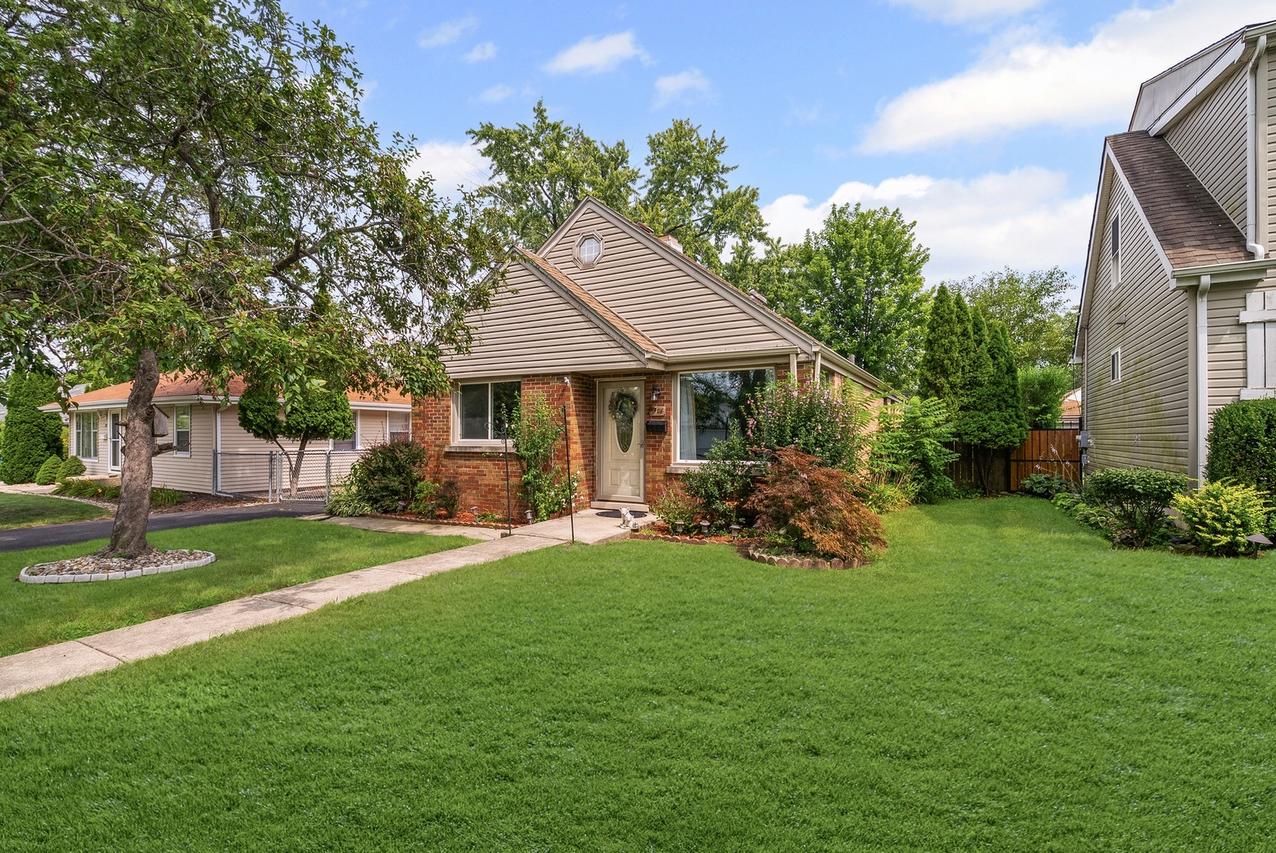 317 S Michigan Ave., Addison, IL 60101