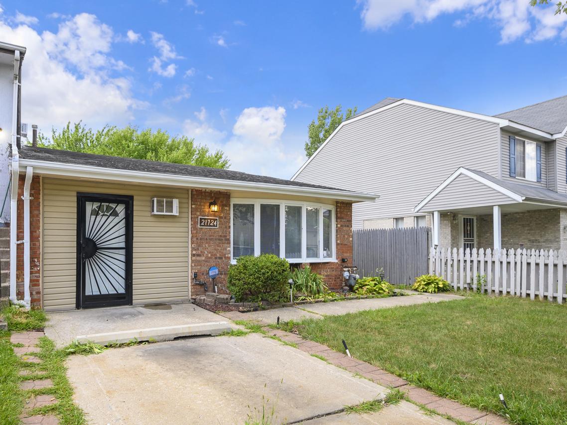 21724 Peterson Ave., Sauk Village, IL 60411