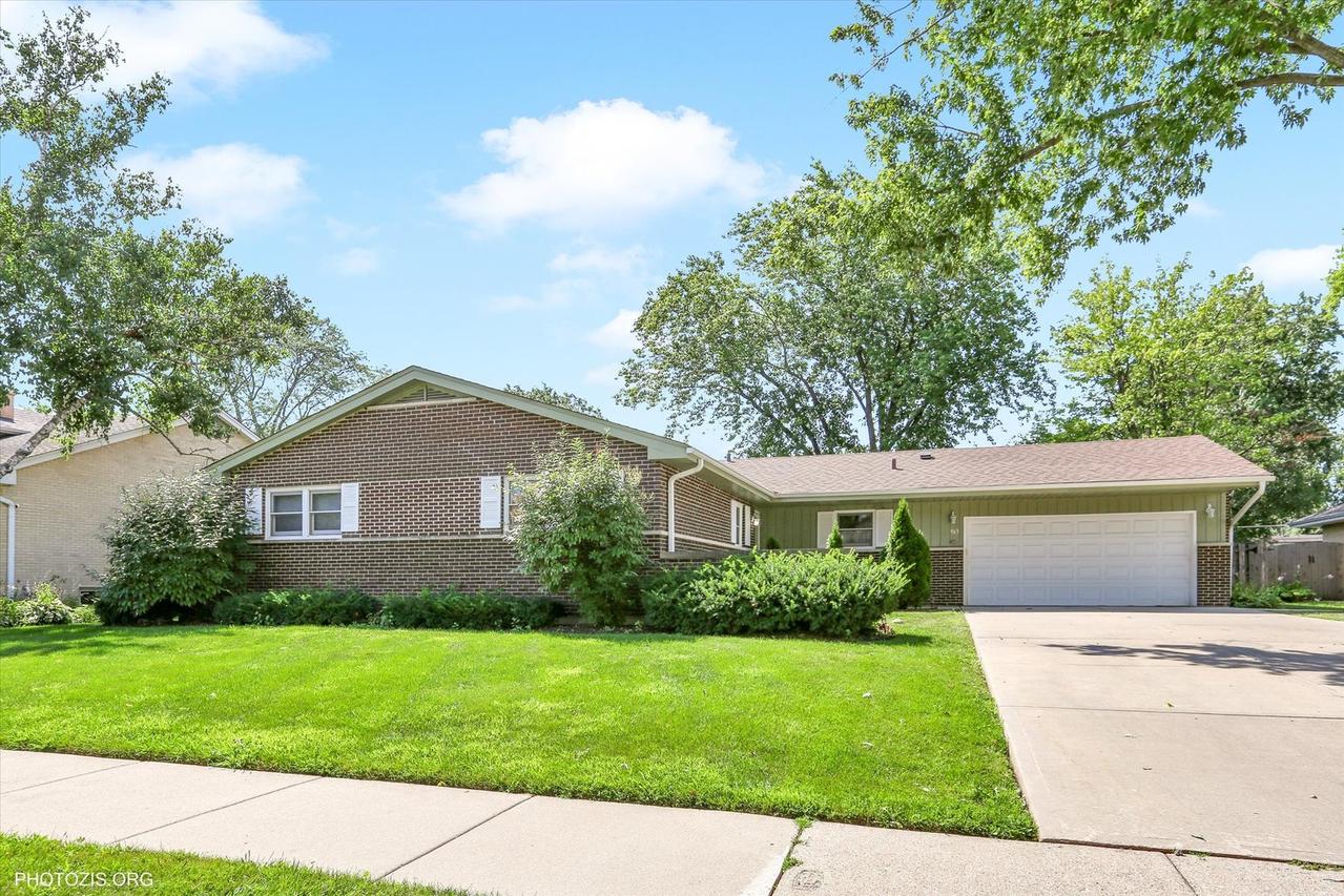 963 Garden Ln., Wheeling, IL 60090