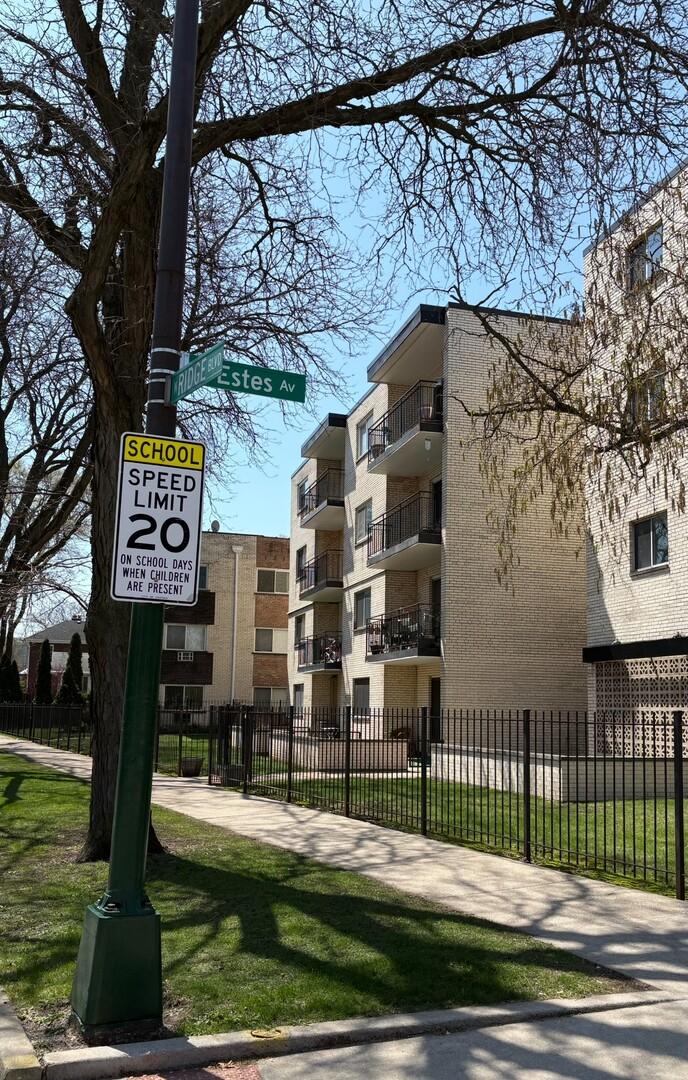 7074 N Ridge Blvd. #1E, Chicago, IL 60645