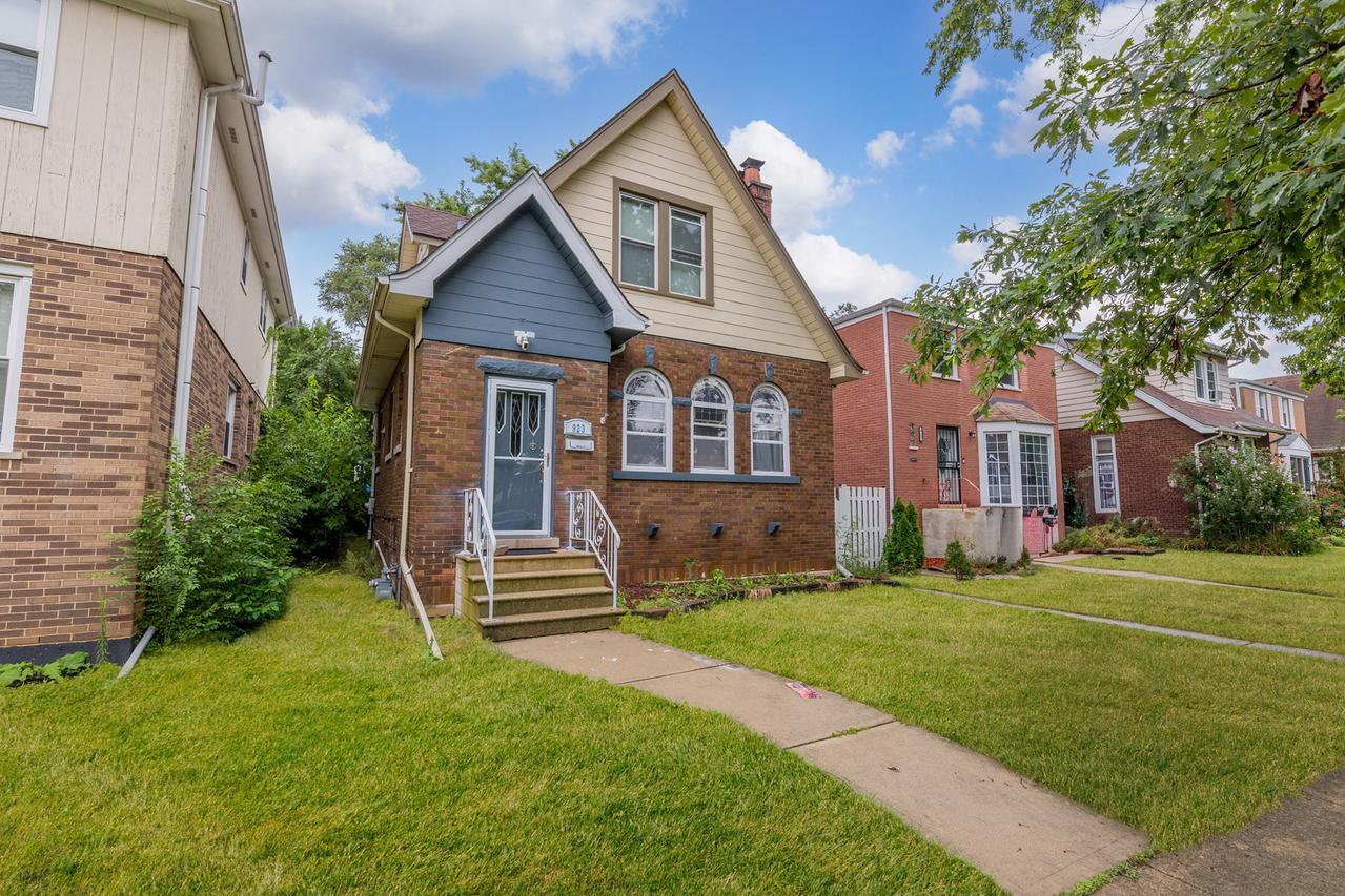 923 Manchester Ave., Westchester, IL 60154