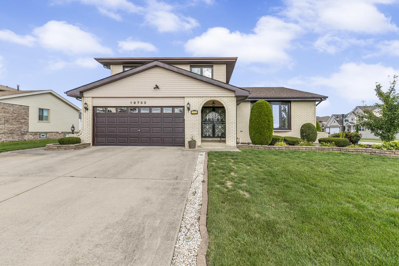 19733 Lake Park Dr., Lynwood, IL 60411